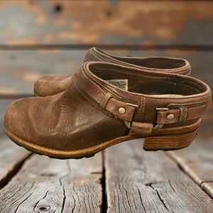 Ugg Sullivan Clogs Sz 8 Leather And Sheepskin